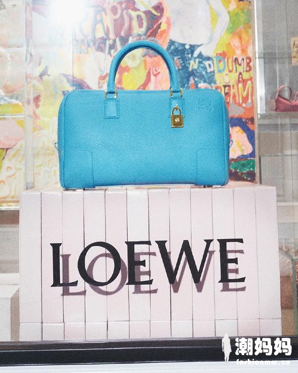 LOEWE的多样触感，粒面Amazona手袋